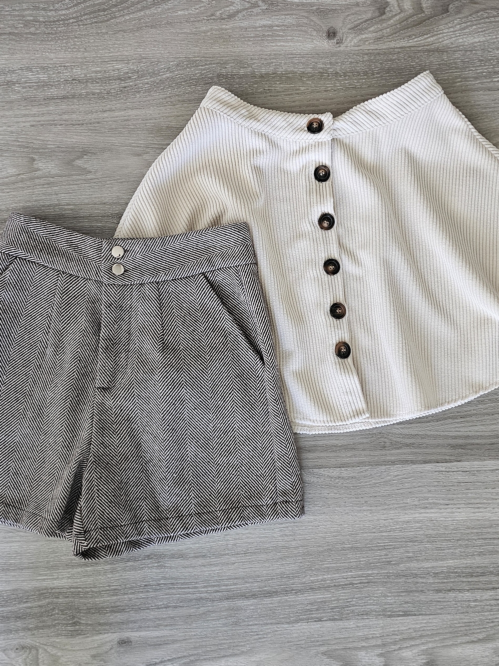 Lot of 2: SHORTS & SKIRT